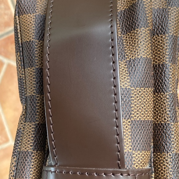 SOLD! Authentic Louis Vuitton
Damier Ebene Naviglio Messenger - Picture 8 of 17